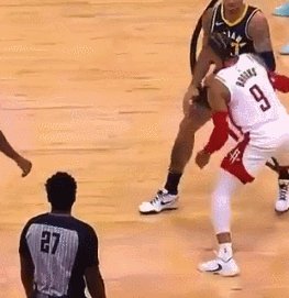 lol攻略-火箭首秀5分钟掏裆被驱逐 恶人狄龙的“标准亮相”